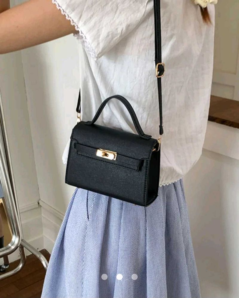 Savana Black Textured Handbag