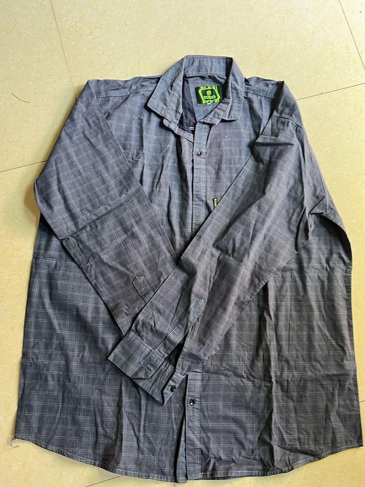 Men's Grey Checkered Long Sleeve Shirt