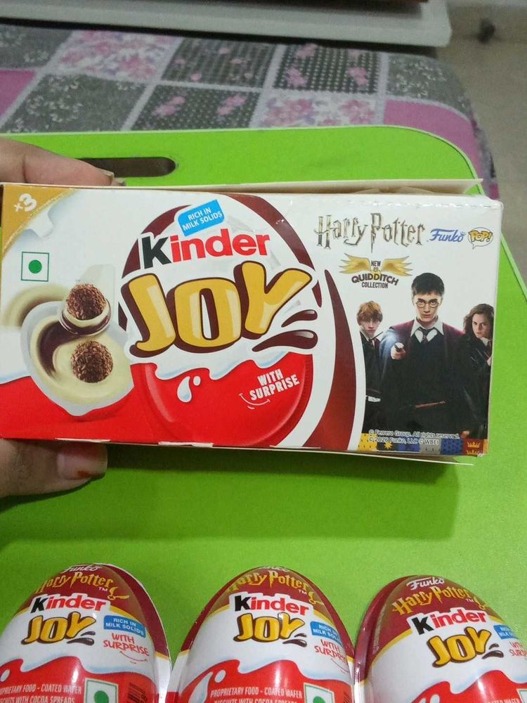 HARRY POTTER KINDER JOY( toys x3)