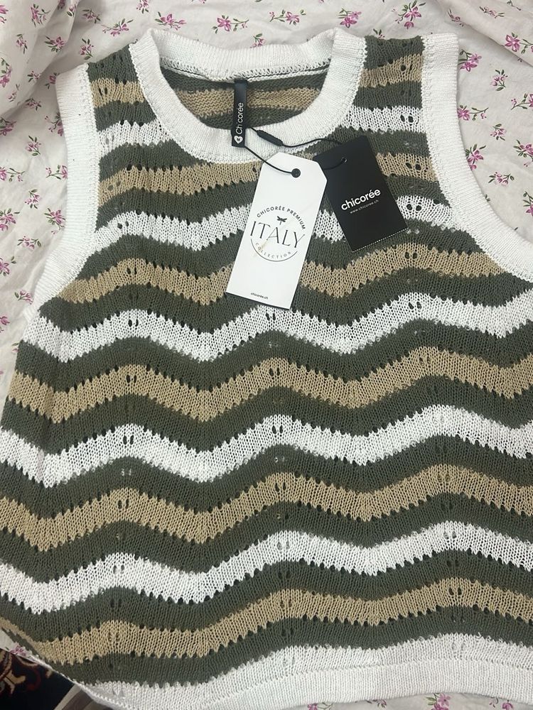 Chicoree Knitted Sleeveless Top