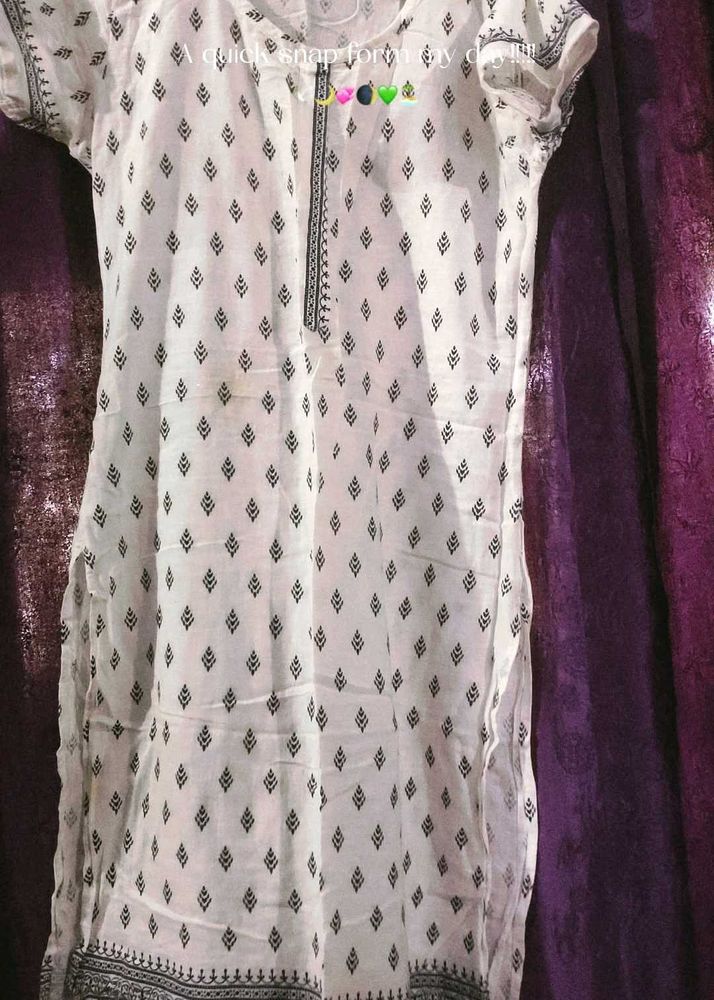 Elegant White Kurta with Geometric Print