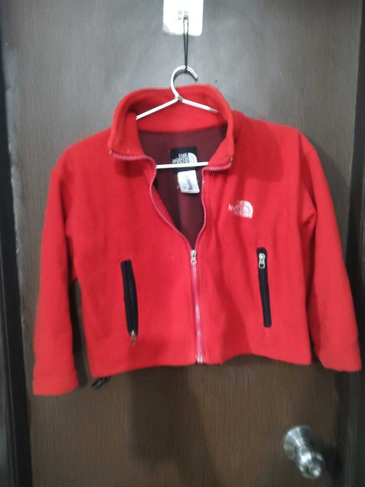 The North Face Youth Jacket unisex..