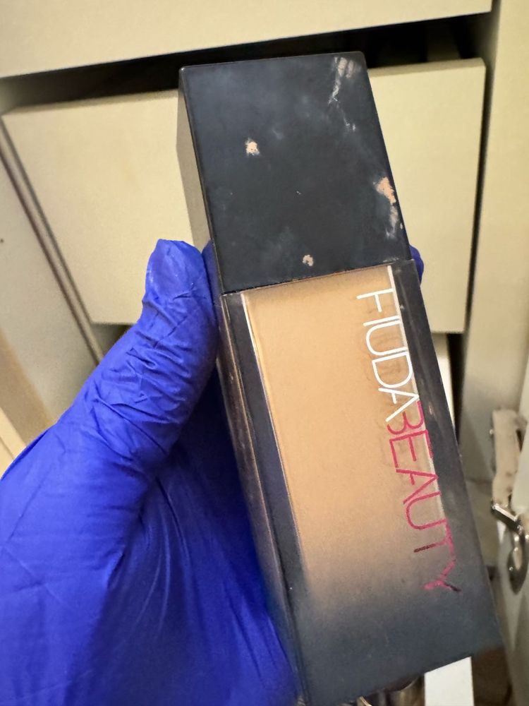 Huda Beauty CHAI Foundation bottle - Empty