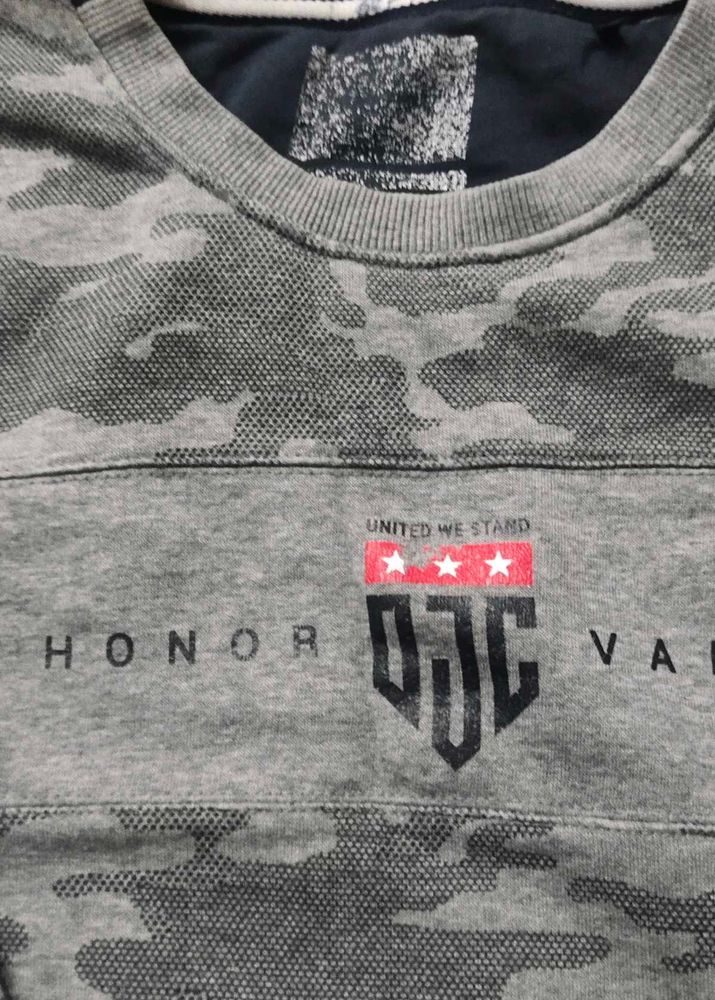 Stylish Camo Print Sweatshirt