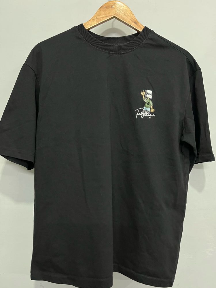 BLACK GRAPHIC T-SHIRT