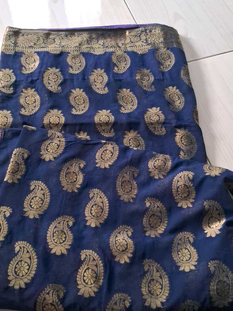Elegant Paisley Pattern Navy Saree With blouse