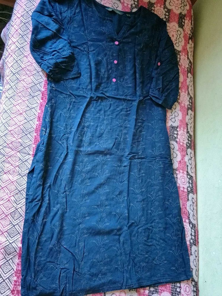 Stylish Blue Kurta with Pink Buttons