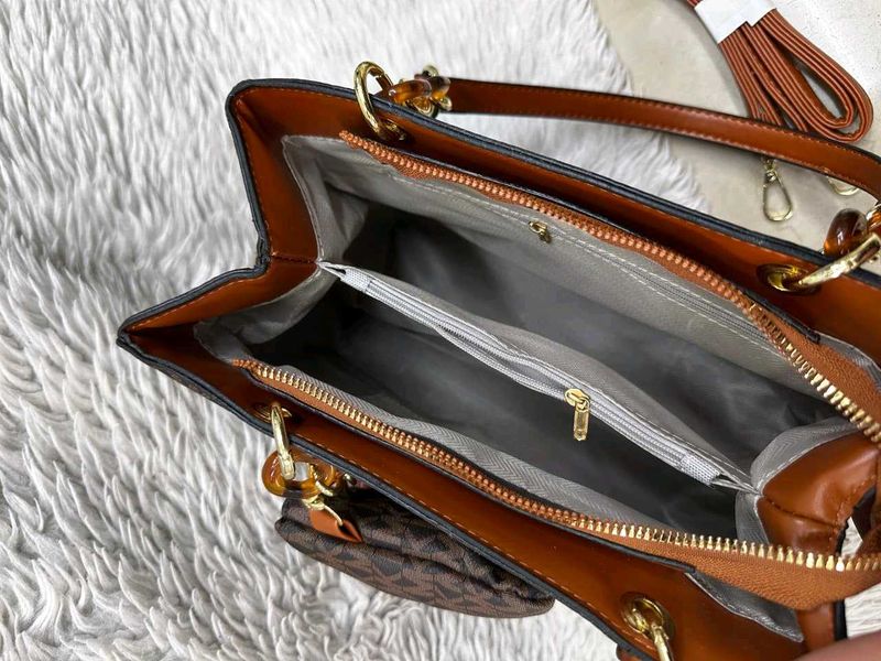 MICHAEL KORS PREMIUM QUALITY HANDBAG WITH MK KEYCH