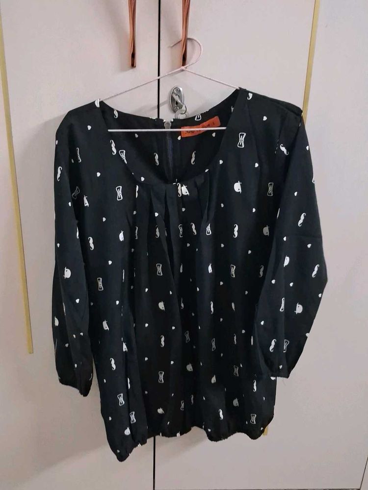 Chic Black Printed Top