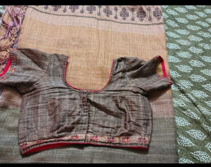 Stylish Women's saree with stiched Blouse
