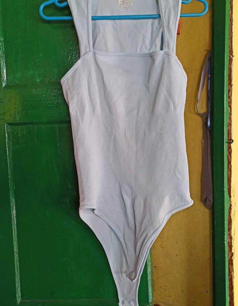 White Ribbed Stretchable Bodysuit – Size M 🤍