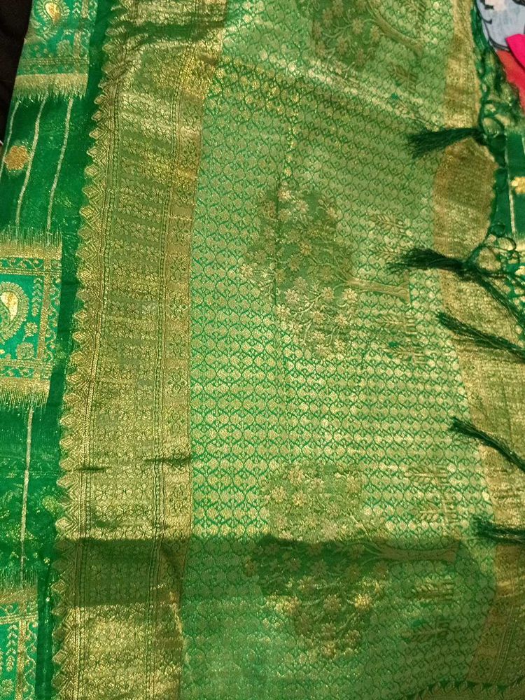 Elegant Green &amp; Gold Banarasi Silk Saree