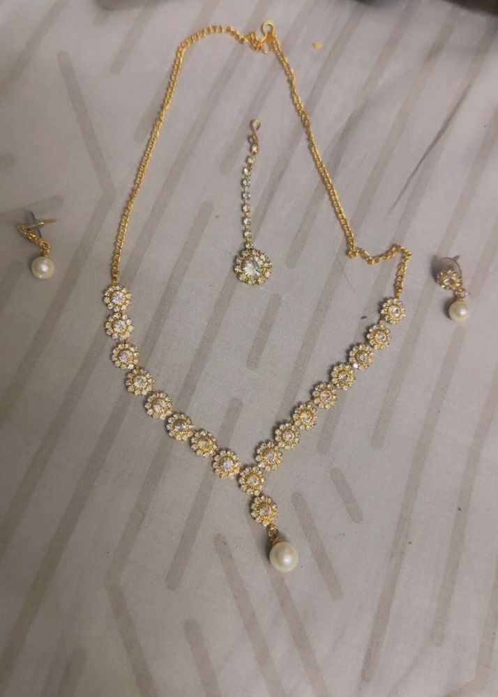 Elegant Gold Necklace &amp; Earring Set with Pearls