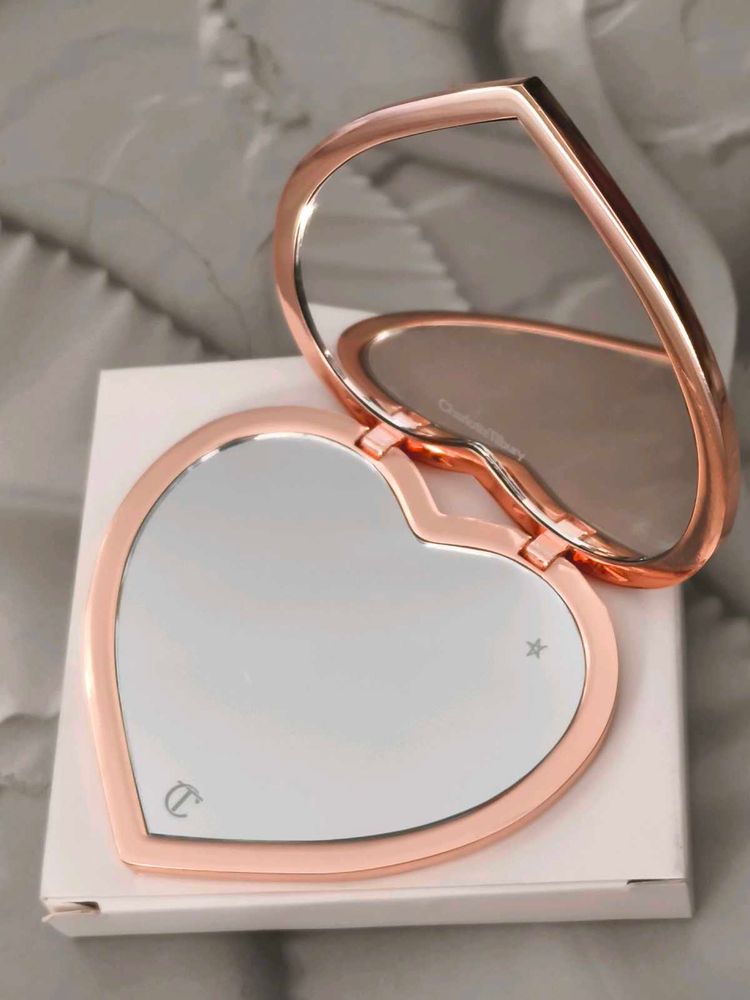 Charlotte tilbury Heart-Shaped mirror 🪞❤️