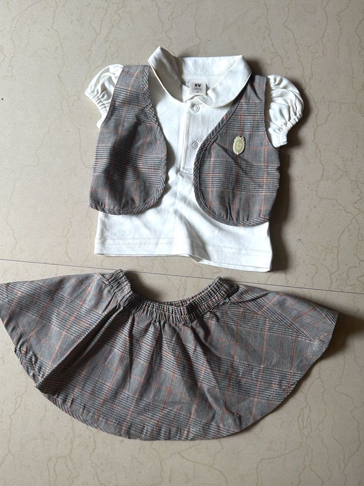 Girl's Plaid Skirt Outfit