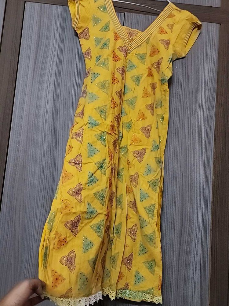 Yellow Embroidered Kurti With Dupatta