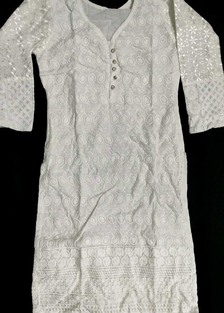 Elegant White Chikankari Kurta