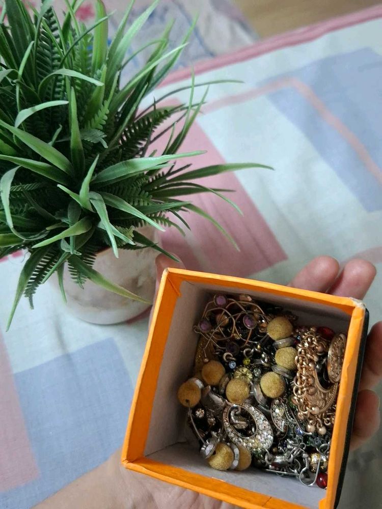 Assorted Vintage Jewelry Box (6set + complimen