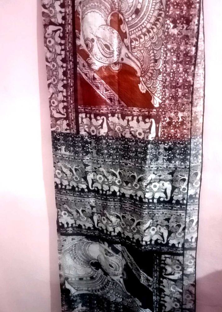 Exquisite Dupatta with Traditional Motifs