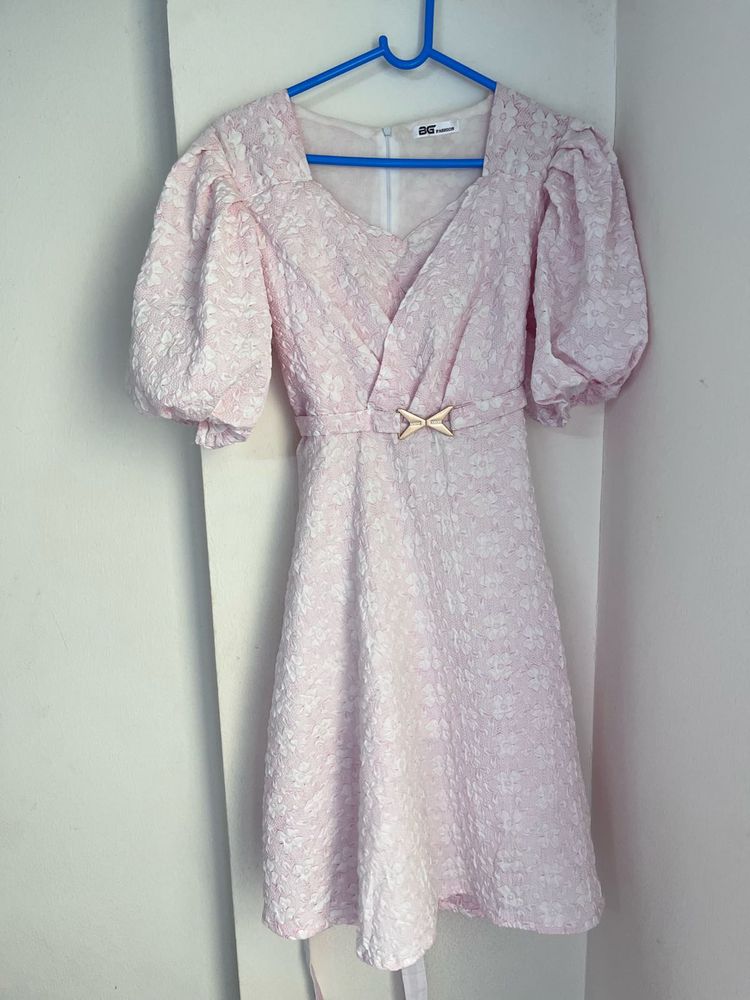 Chic Pink Puff Sleeve Dress