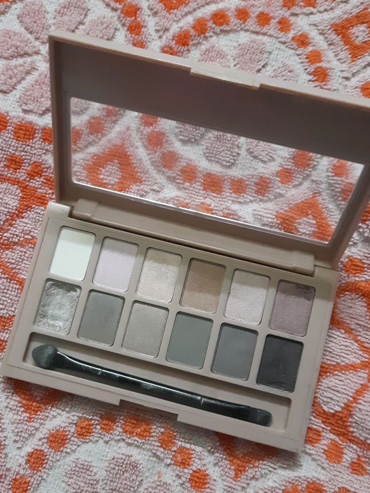 EYESHADOW PALATE