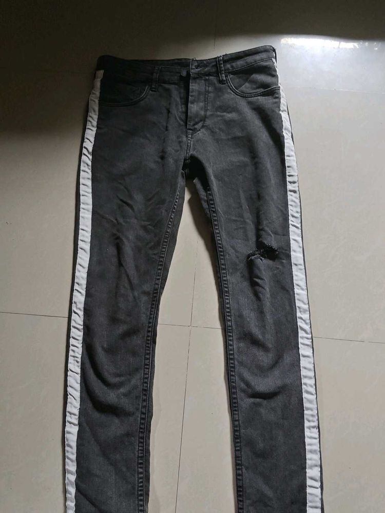 Stylish Men's Distressed Grey Denim Jeans