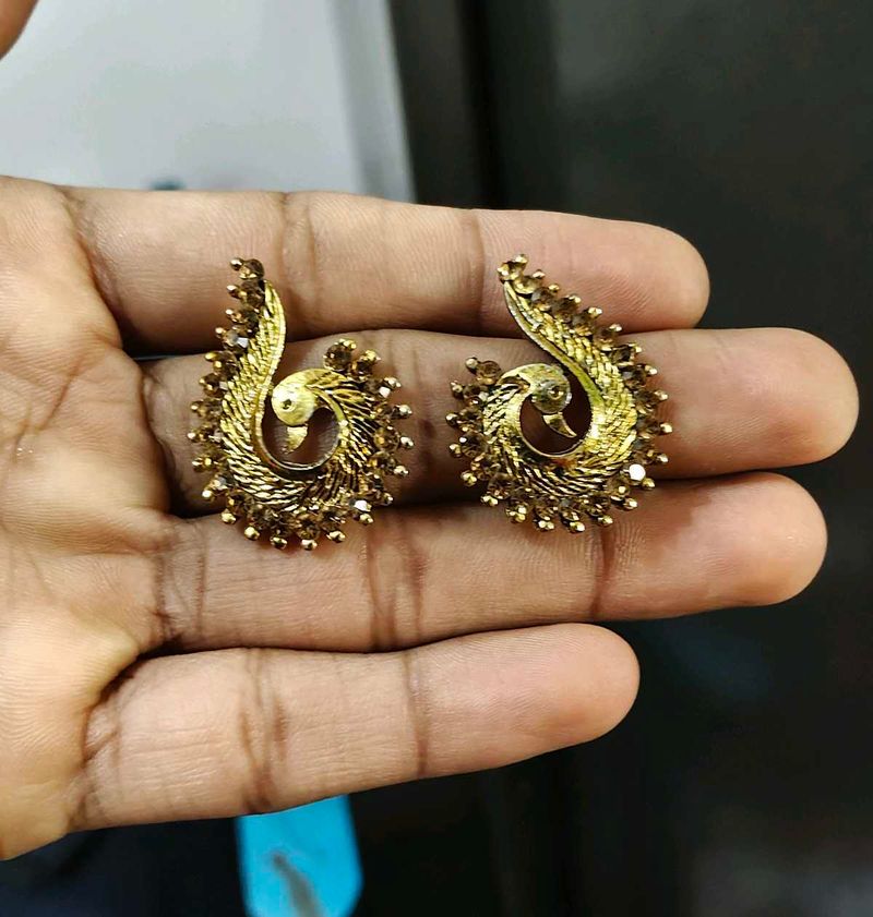 Exquisite Peacock Design Earrings