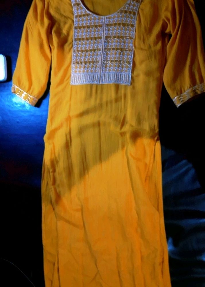 brand unknown  size xs yellow color kurti.