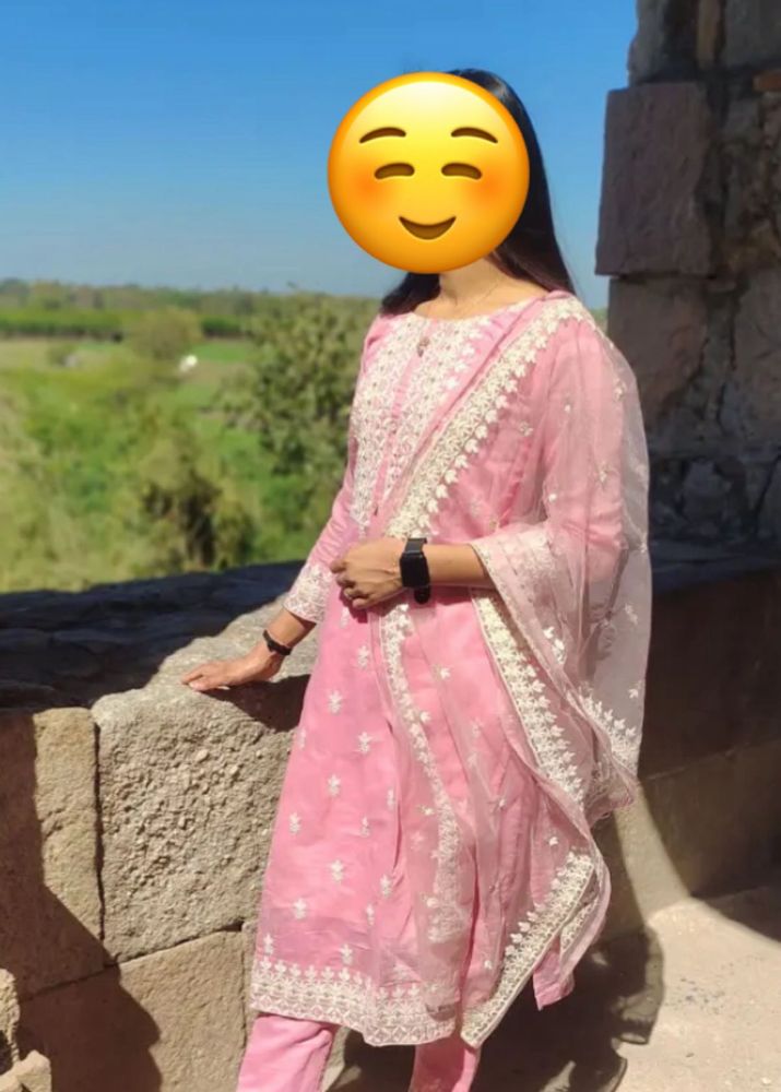 Beautiful Pink Embroidered Kurta Set