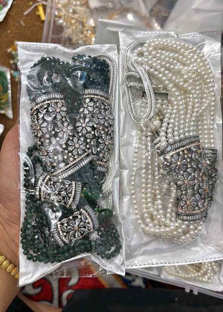 Elegant Pearl &amp; Emerald Necklace Sets