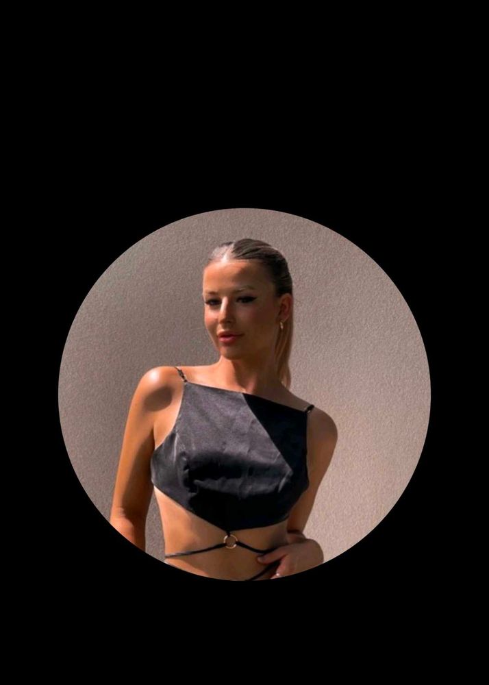 689. Black sexy backless top