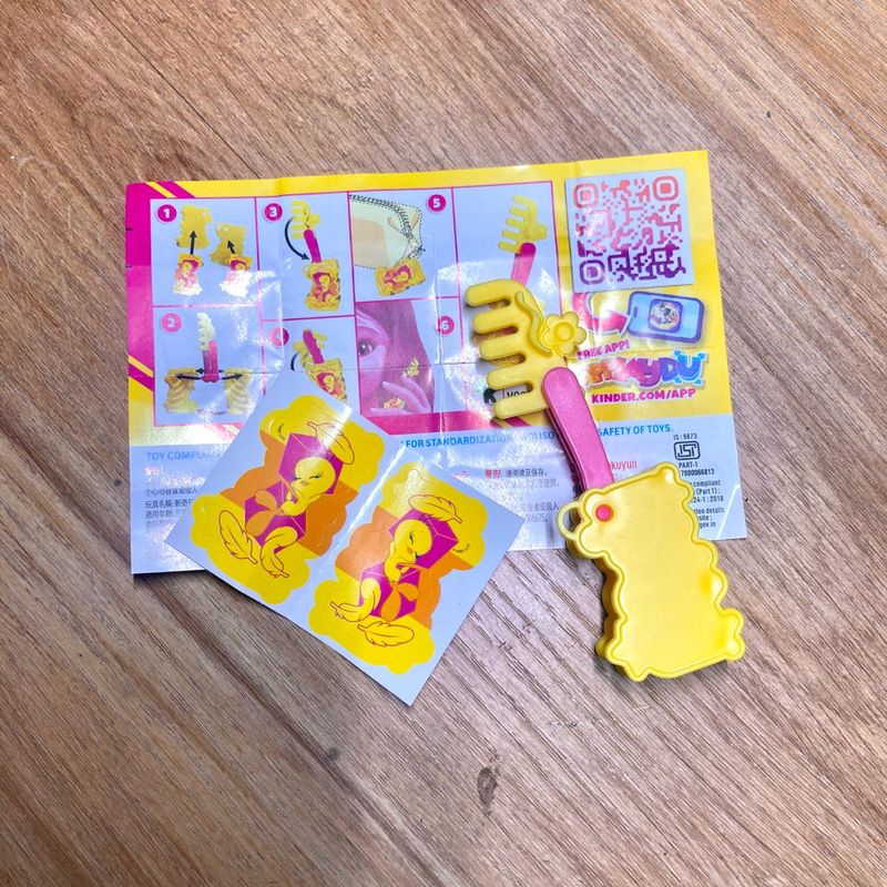 Kinderjoy looney tunes toy