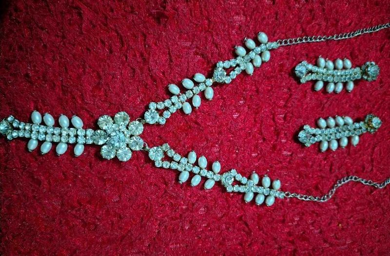 Sparkling Rhinestone &amp; Pearl Necklace Set