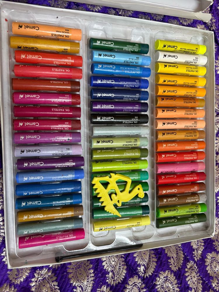 Camel Oil Pastels Set
