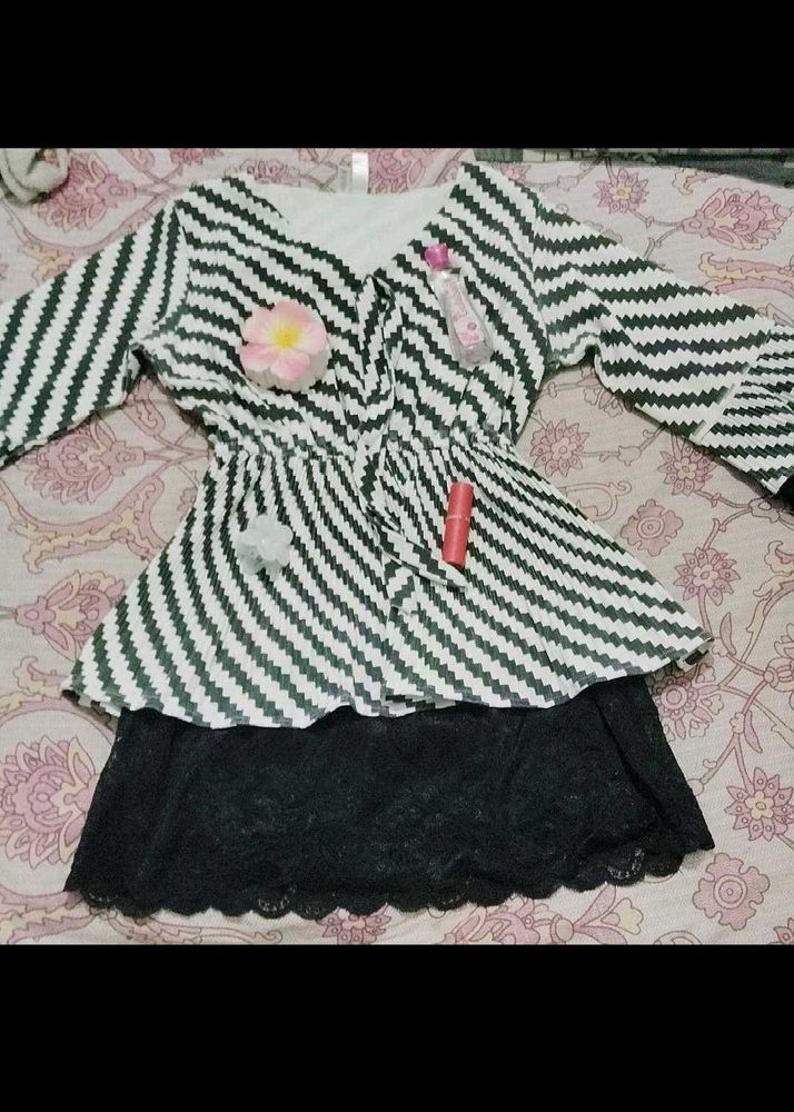 Stylish Chevron Print Peplum Top with Lace Trim
