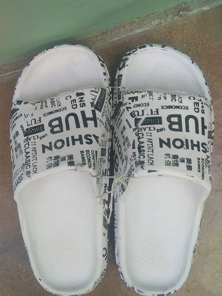 Trendy White Print Slides