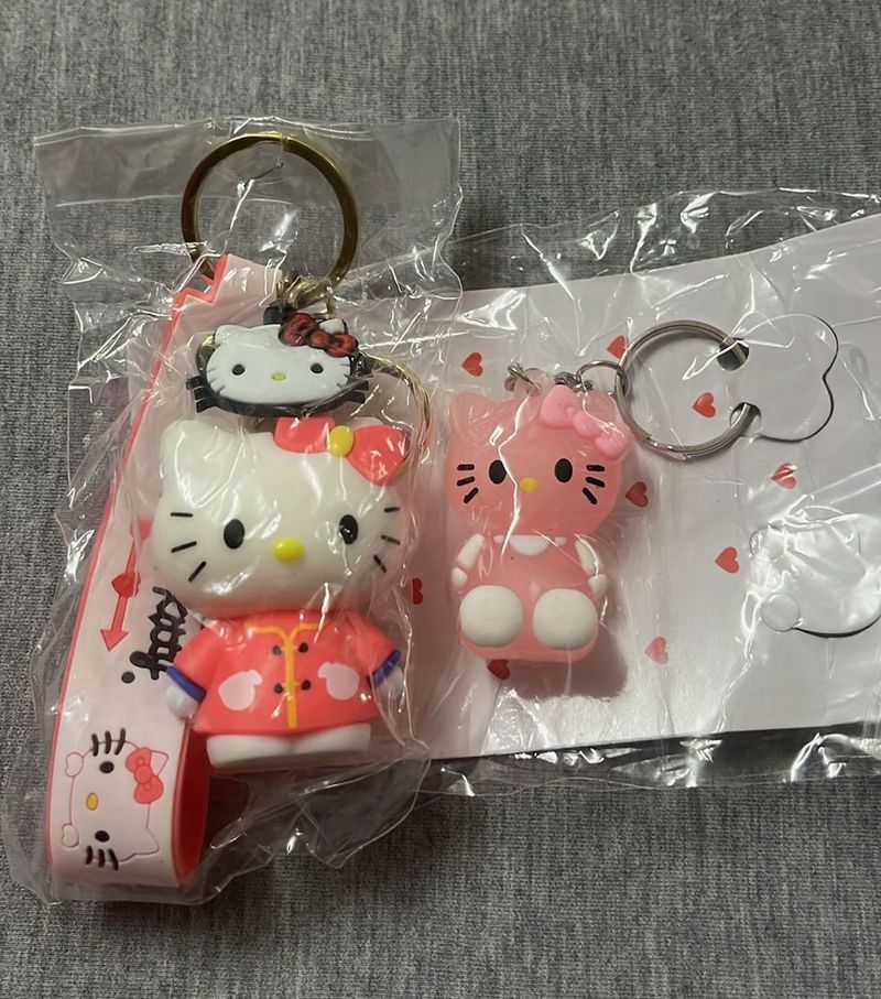 Cute Hello Kitty Keychain Set