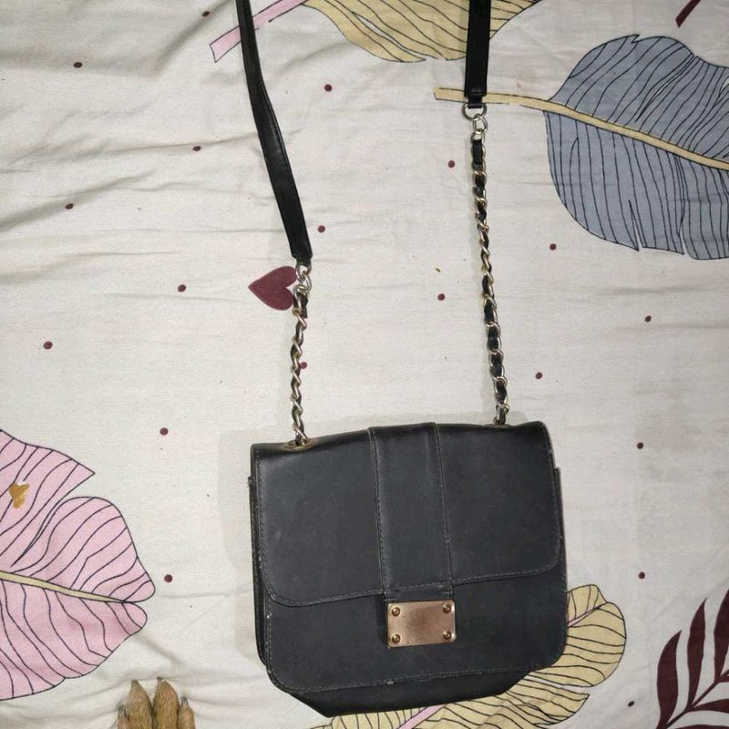 Chic Black Crossbody Bag with Chain Strap