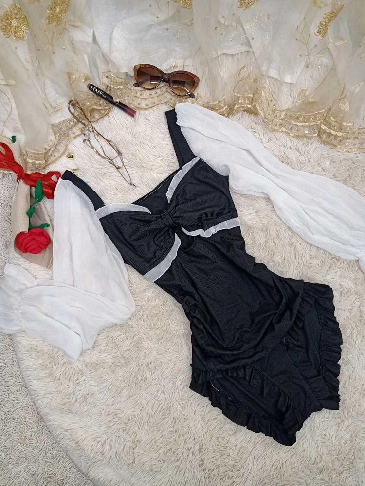 🖤🌼Elegant Black One-Piece Swimsuit🌼🖤