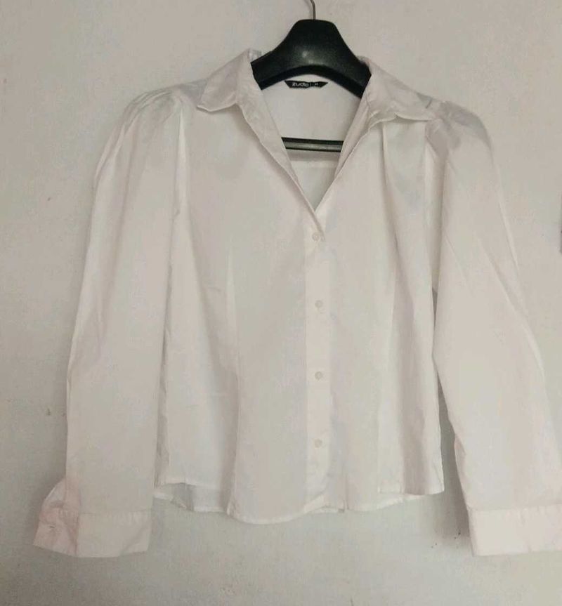 Chic White Button-Up Blouse with Puff Sleeves