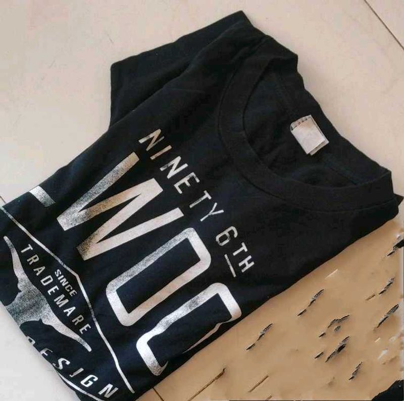 Black Graphic T-Shirt "Ninety 6th Woo" for men