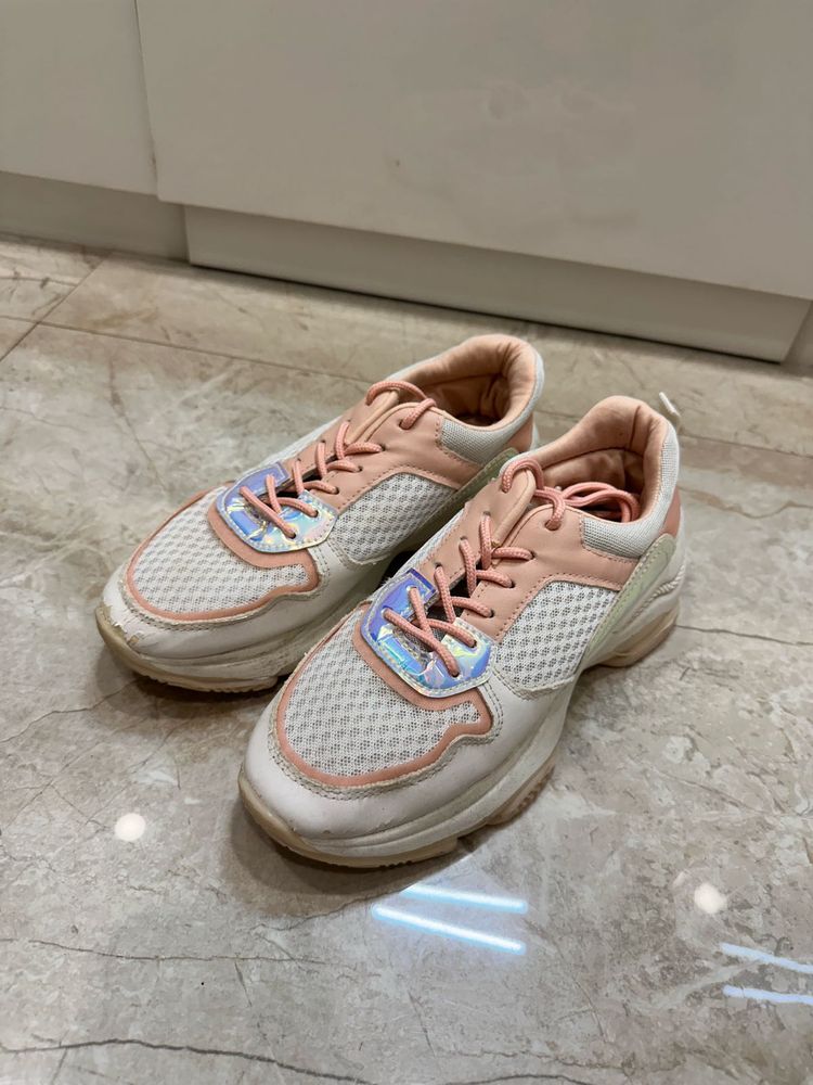 white pink shoes