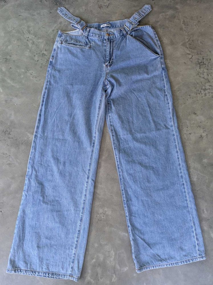 🇺🇸Fashionnova's Light Wash Wide Leg Jeans with(a
