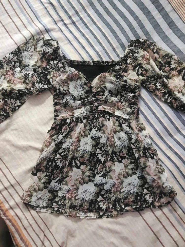 Floral Print Puff Sleeve Top