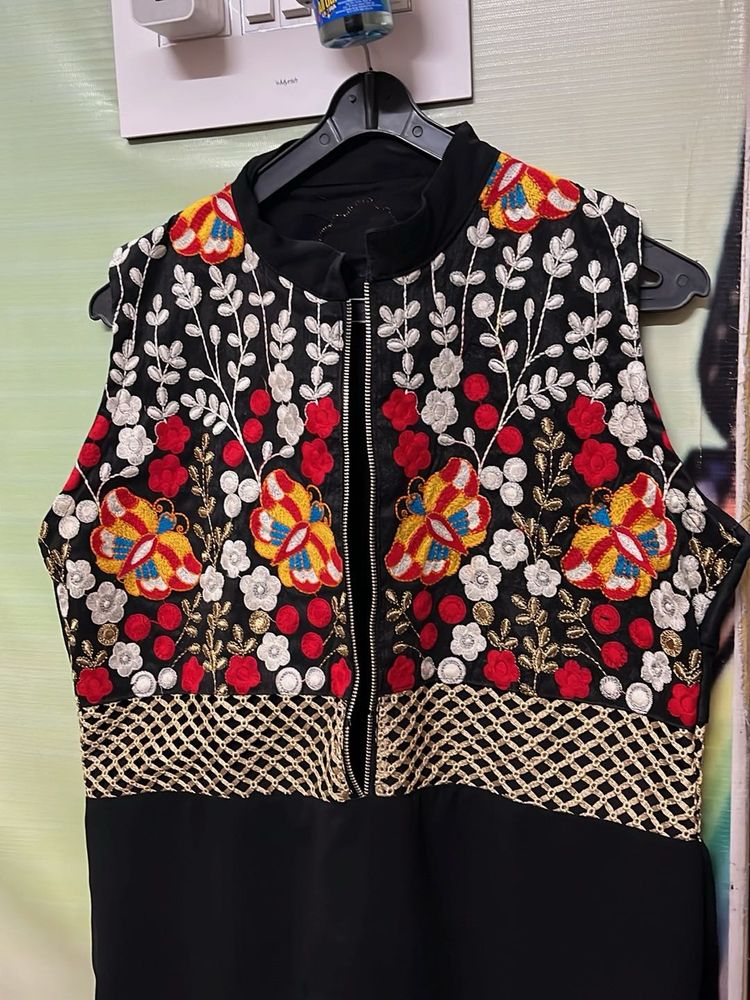 Embroidered Sleeveless Kurta