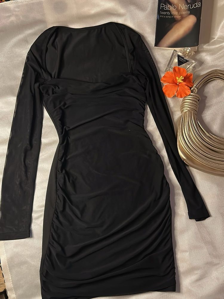 Black bodycon dress