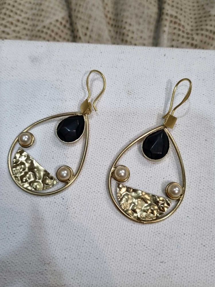 Gold Tone Black Stone Pearl Earrings