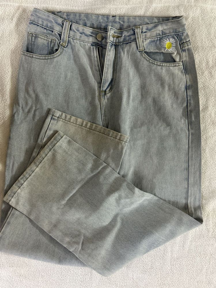 Light Wash Daisy Embroidered Jeans