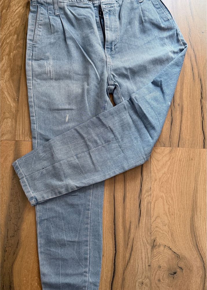Light Wash Pleated Denim Jeans