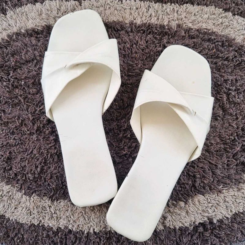 Stylish White Slip-On flats